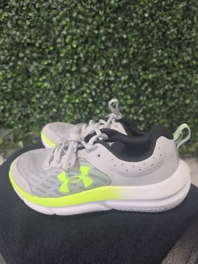 Under Armour Kids' Light Gray & Neon Yellow Athletic Sneakers